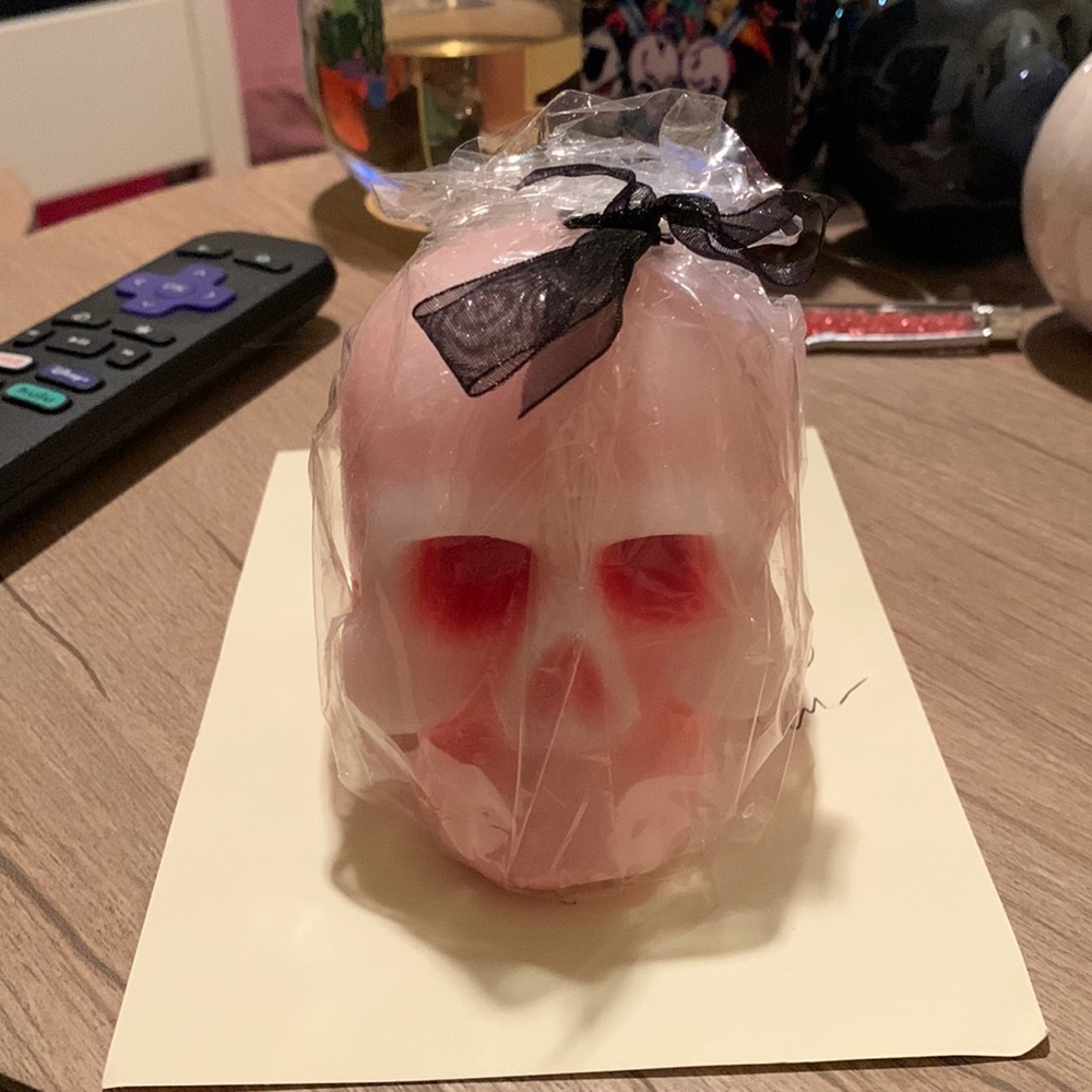 Skull head candle
